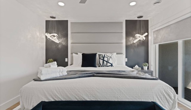 Luxury 171-8 Condos with Magnificent Lakeview