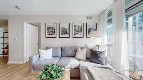Luxury 2BR KING Bed, Rogers Centre & Parking