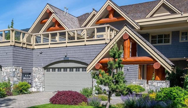 Luxury 4BR/4BA Chalet on Golf Course, w/Garage +AC
