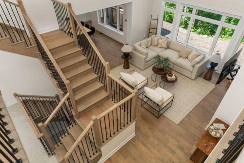 Luxury 4BR Home with Games Room, BBQ and Sunroom