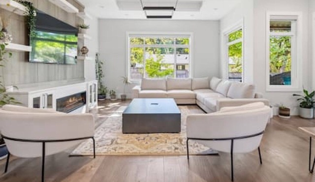 Luxury 5-Bed Home, Sleeps 10, Quiet North Delta