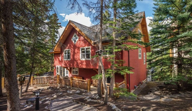 Luxury Banff Home - Hot Tub
