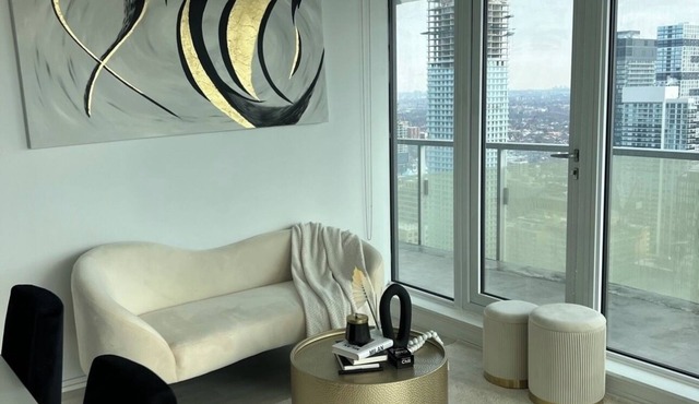 Luxury Condo, 1 Queen bed, City view