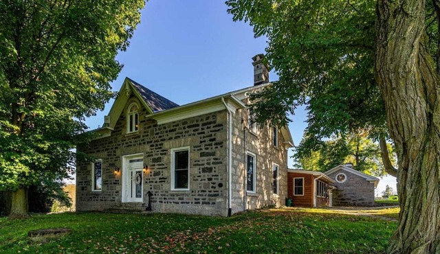 Luxury Farm w/ pool & hot tub. Weekend Getaway