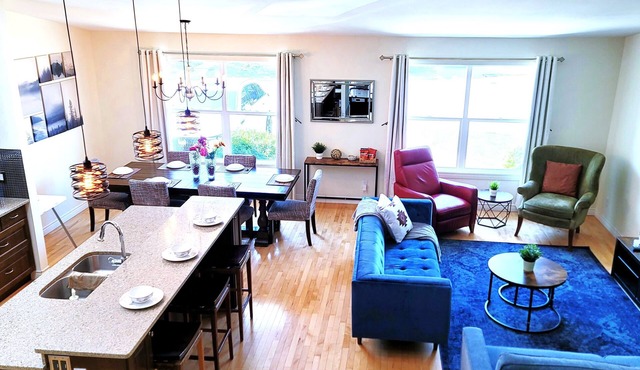 Luxury Home, 5BR, 2King, Movie Theater, Game Room, Play Room, HotTub and More