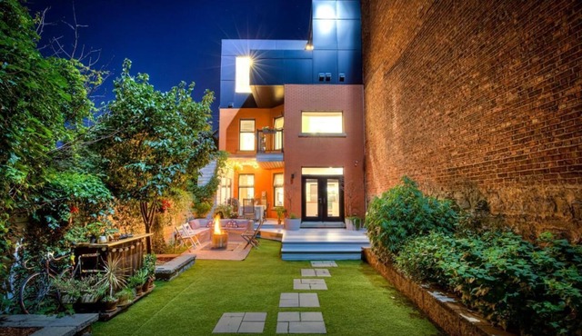 Luxury home in the heart of the Mile-End. Private Garden and fire pit!