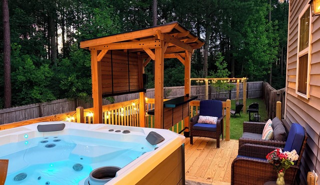 🏡Luxury House -Relaxing Hot Tub🏝️ Fire Pit 🔥-20 Min to FT Bragg!