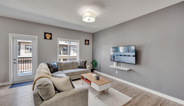 Luxury in Laurel-8 guests+1 Baby,4 beds,2.5 bath,Dbl Grg,discount w direct book.