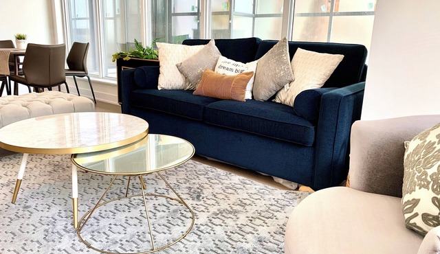 Luxury Lakefront Oasis❤️ Stunning Views of the Lake, Harbour & Toronto Skyline❤️
