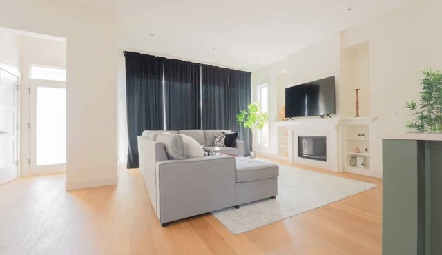 Luxury Modern Home in Langley