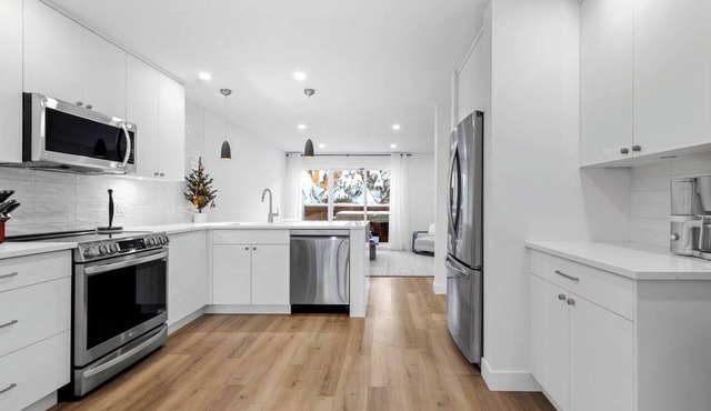 Luxury, Modern Home in Village Core w/Hot Tub