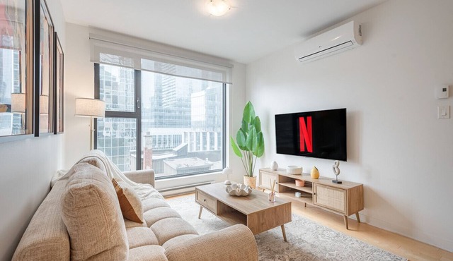 Luxury Stay in Old Port | King Bed | Sleeps 4