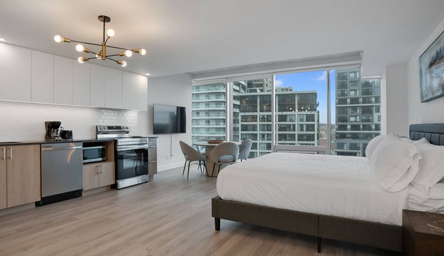 Luxury Studio in Heart of MTL 907 | Metro access