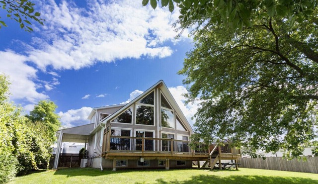 Luxury Waterfront Cottage!