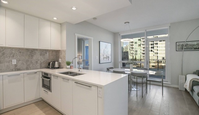 Luxury Waterfront Condo in Lower Lonsdale