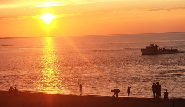 Lyons Cottages - Cottage #10, 2BR Walk to the Beaches of Stanhope National Park!