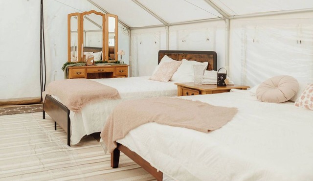 Magnolia: Luxury Mountain Escape w/Pool & Hot Tub