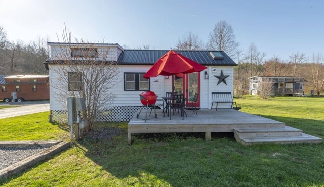 Magnolia | Tiny Modern Farmhouse Escape