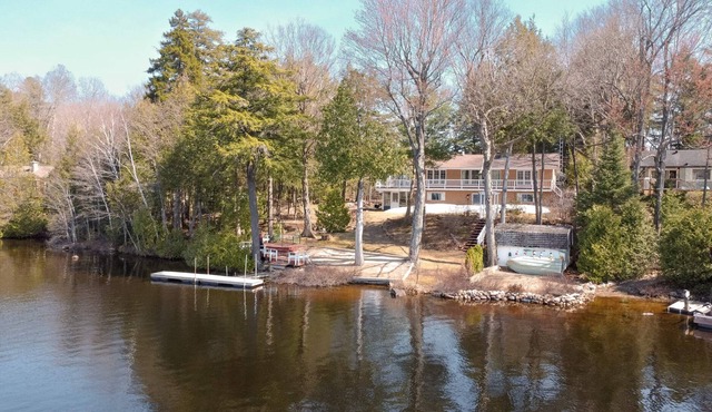 Maison de la Loutre / The Otter Lakehouse