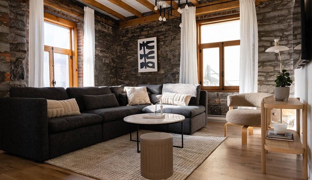 Maison Place Royale Luxury Two-Bedrooms Apartment Old Montreal View on Place Royale Full Kitchen Stone Walls Wi-Fi AC