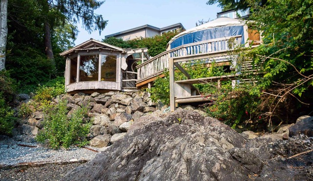 Maison Tofino - Oceanfront Home Steps to Downtown