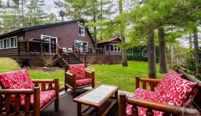Make Memories with family/friends at our beautiful Lake front Macwan's Cottage