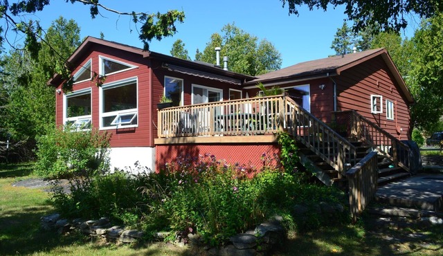 Manitoulin Waterfront Cottage on Lake Huron - With Sauna