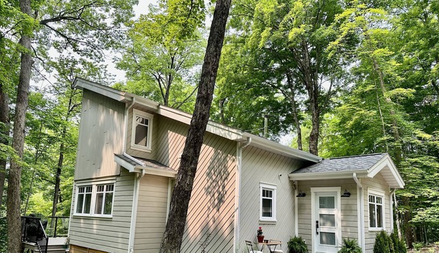 Maple Ridge: Private Waterfront Cottage Property