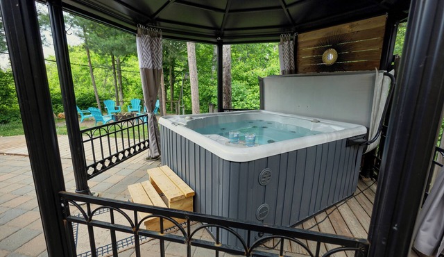 Marina Boutique - Cute 2BR Rancher with HOT TUB