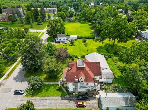 Marmora and Lake Inn Apartment-Sleeps 5 guests