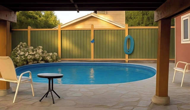 Melrose Hideaway Private Queen Room w/Heated Pool