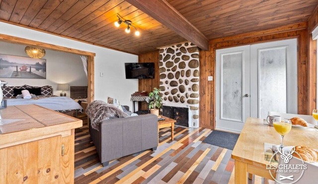 Mini chalet bord de l`eau à louer dans les Laurentides — Lac Sarrazin, Sainte-Lucie-des-Laurentides