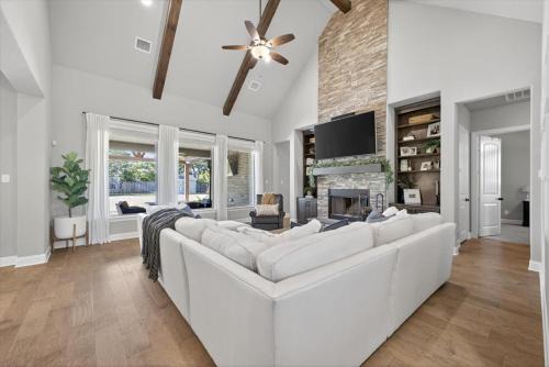 Midlothian Masterpiece with 5 Bedrooms