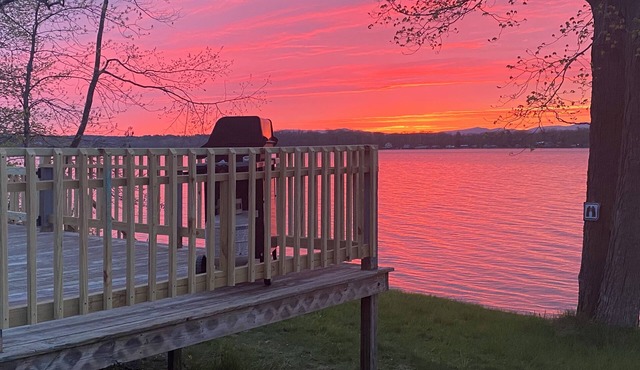 Million dollar views and privacy on Lake Champlain Pets Welcome