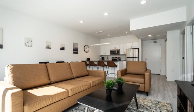 Mins from DT + Luxury 1 Bed (104+1755)