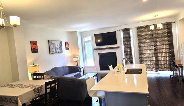 Minutes from Ottawa Airport Short-Term