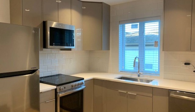 Modern 2-Level Two Bedroom Guest House