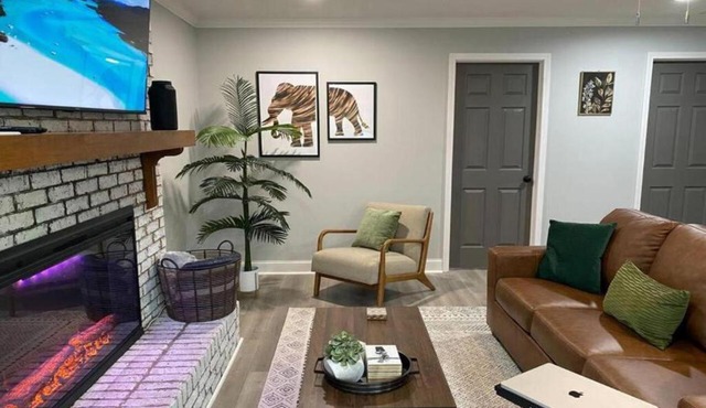 Modern 2BR Aparment near NC ZOO w Parking