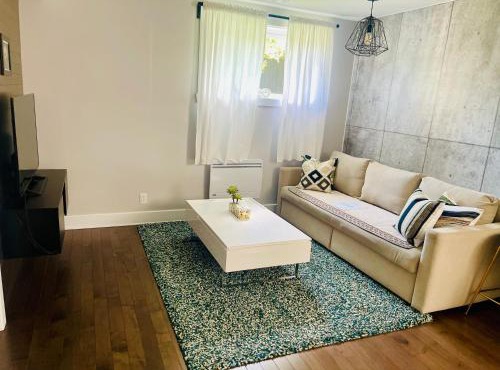 Modern 2BR Suite - 3 Beds- Sleeps 6 - Free Parking - Near Montreal
