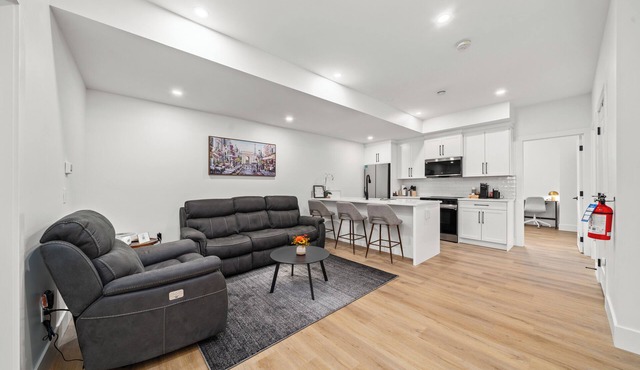 Modern 2BR Suite | Walk to Ctrain | Near Downtown