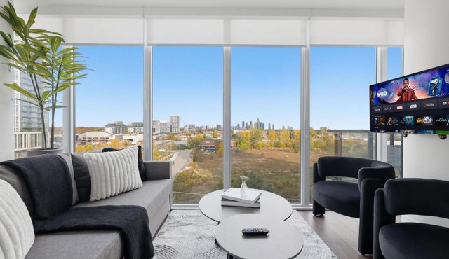 Modern 3BR Condo Sleeps 8 with Floor-to-Ceiling Views