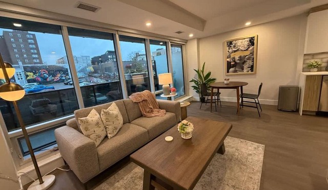 Modern and Chic One Bedroom Apartment in Downtown