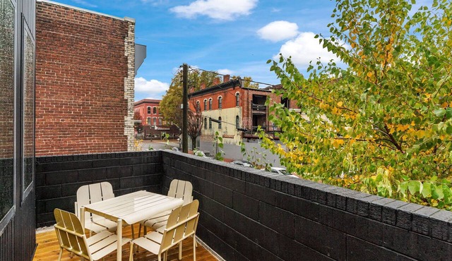 Modern Apartment- Walk to Convention Center- Deck- Off-Street Parking