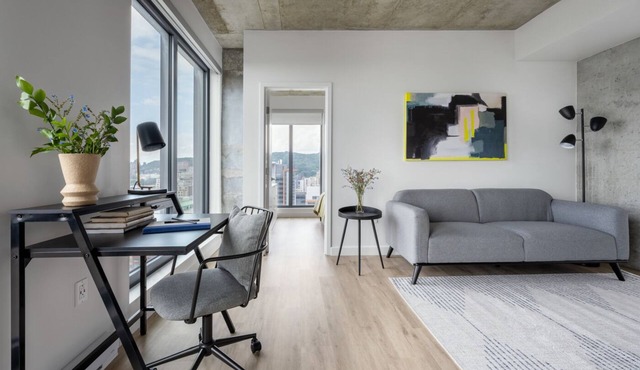 Modern Comfort in the Heart of Montreal