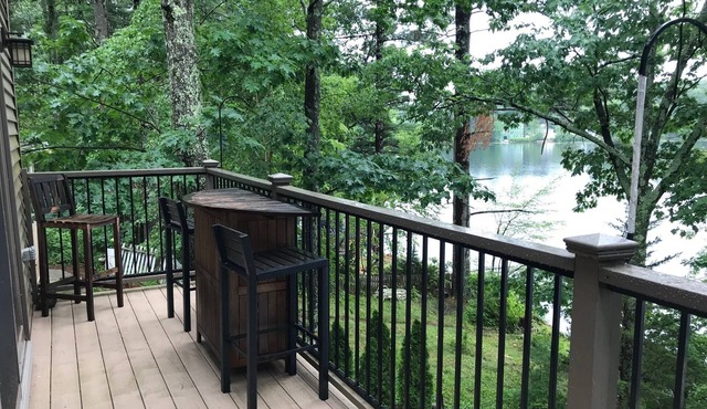 Modern cottage (Sleeps 6) on peaceful, small lake in Southern New Hampshire.