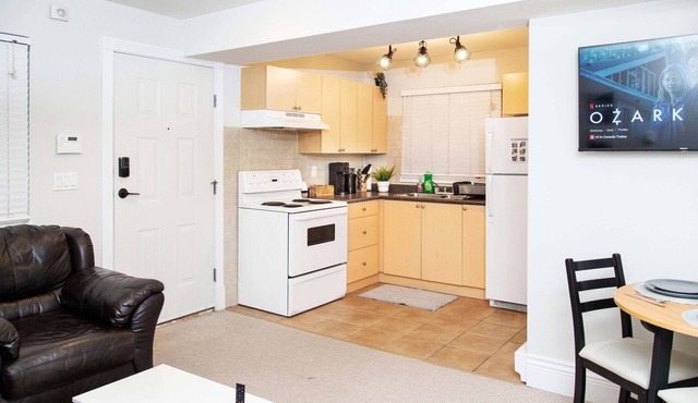 ☆ Modern Cozy 2 BR Suite☆ > Near Skytrain Station/Free Parking/Free Wifi