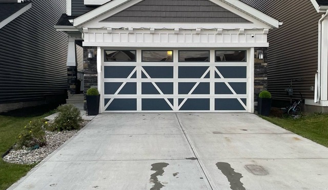 Modern Family Friendly Home 10min YEG Airport - FREE WIFI+ NETFLIX
