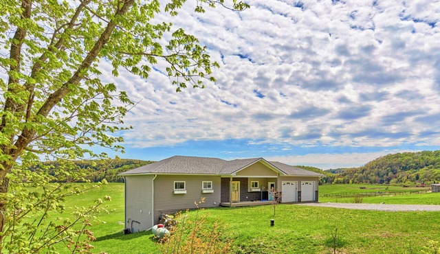 Modern Farmhouse Getaway | 5+ Acres | Family Friendly | Arrowhead | Algonquin