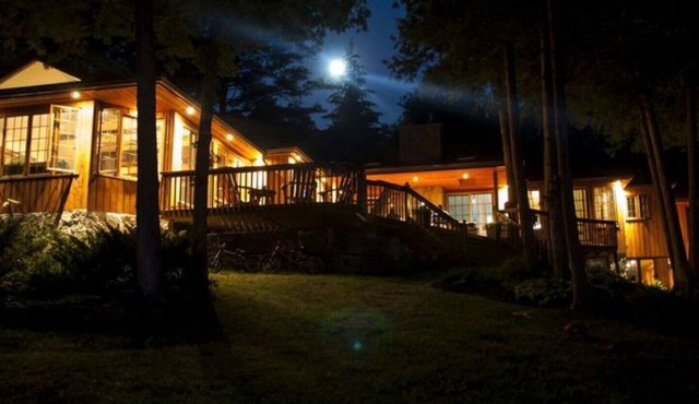 Modern & Private Cottage Sleeps 16 with 7+ Bedrooms