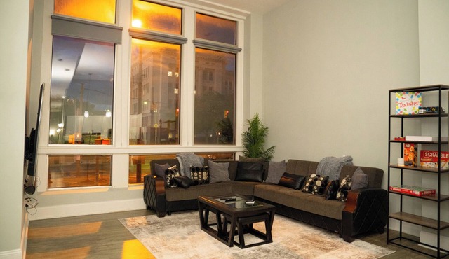 Modern Spacious Downtown 3Bedrms/3Baths Apt. w/parking- 5 mins from Penn Station